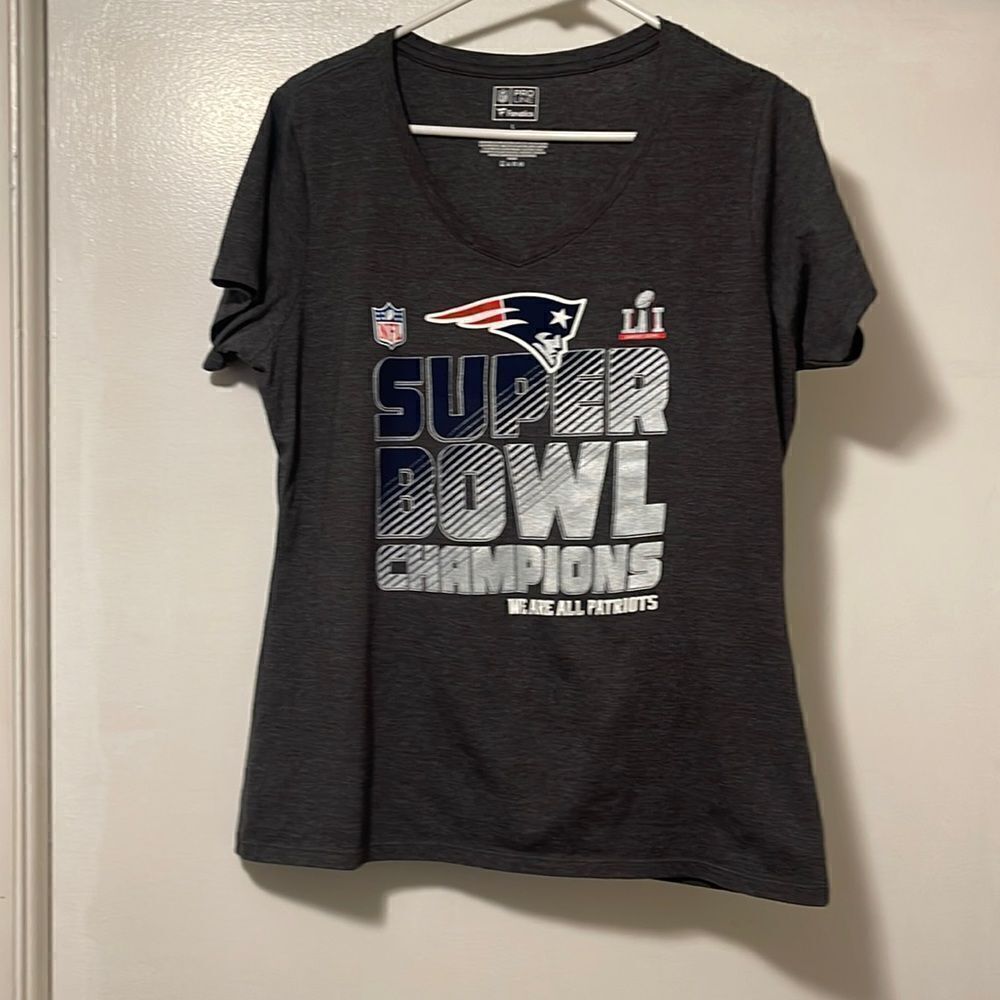 New England patriots Super Bowl champions shirt large